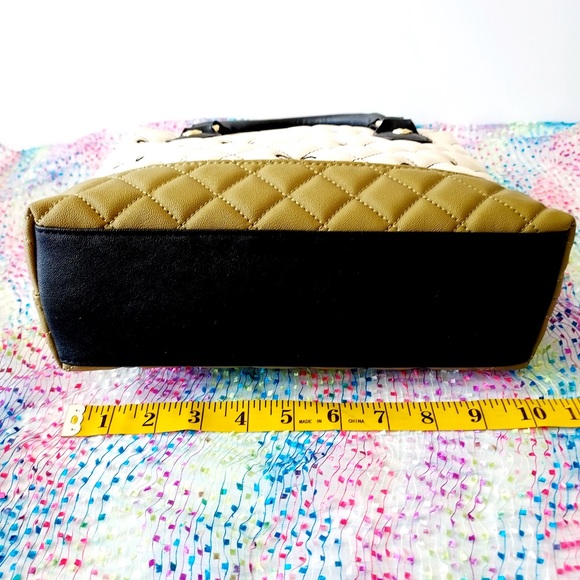 ⤵️LUV BETSY By Betsey Johnson Irish Cream Bowtie Tote Purse - Green Camo🤍 - Picture 9 of 13